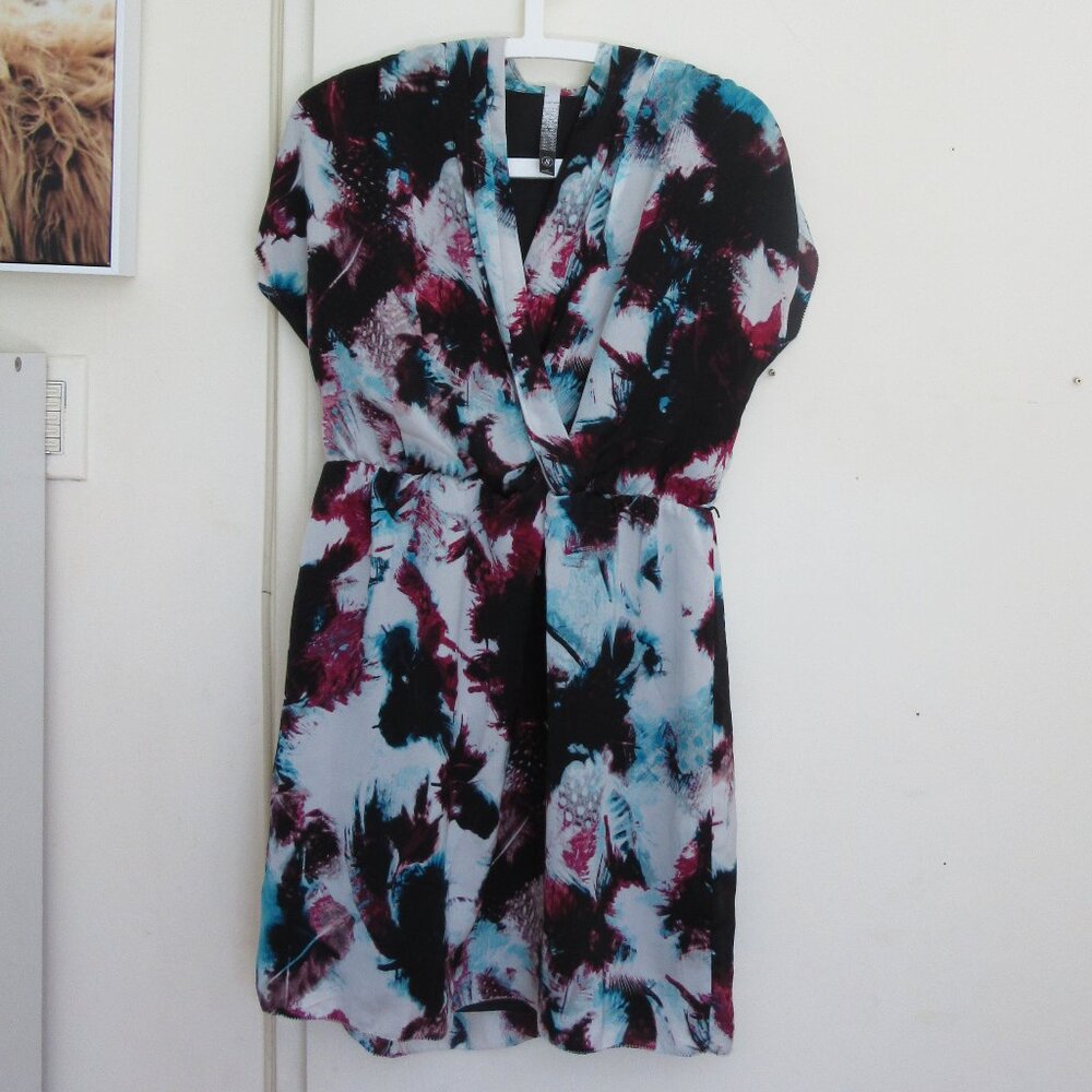 Kensie Faux Wrap Dress - Floral (White Black Red Blue)